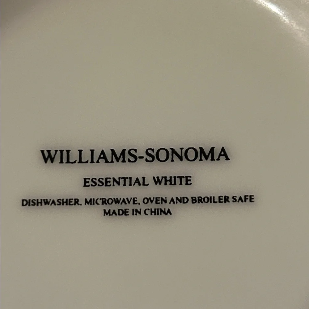 Williams Sonoma White Ceramic Bowls cereal oatmeal ice cream, set of two